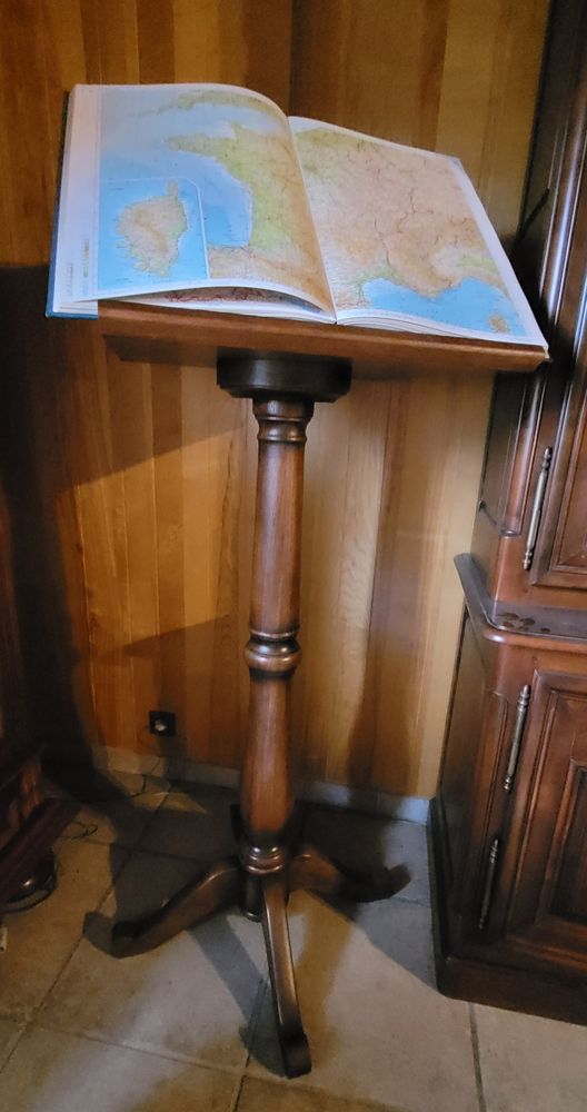 Pr�sentoir (Lutrin) en CHENE MASSIF 0 La Balme-les-Grottes (38)