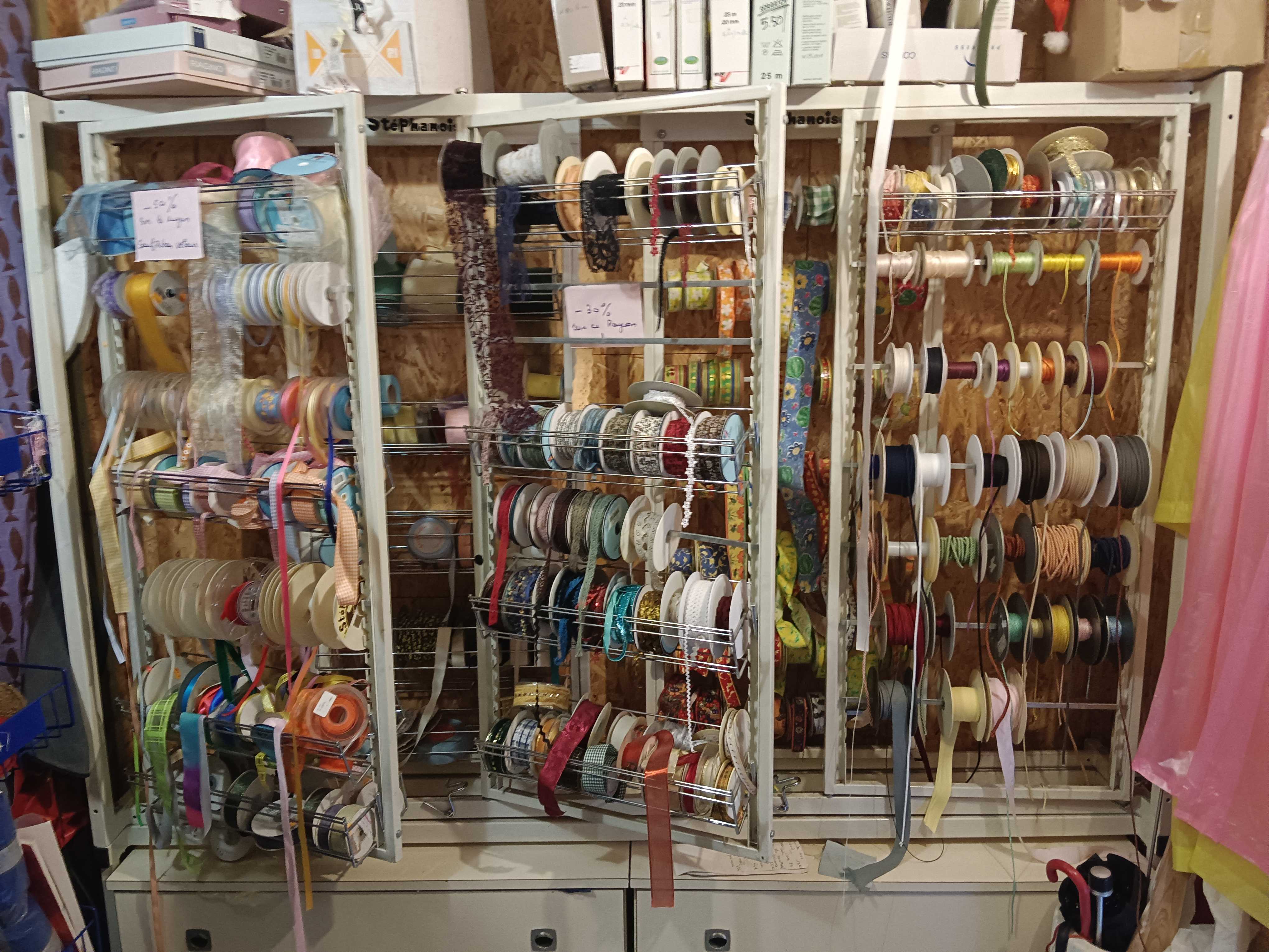 pr�sentoir pour ruban et mercerie 2000 Ornans (25)