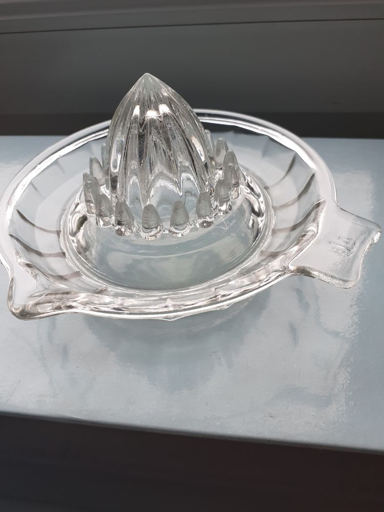 Presse-agrumes en verre vintage 4 Grisolles (82)