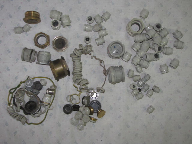 Lot de Presse-�toupes plastique et m�tal 15 Gap (05)