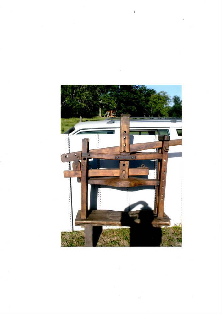 Presse � fromage de Laguiole, Cantal,  XVIII �me 300 Bayet (03)