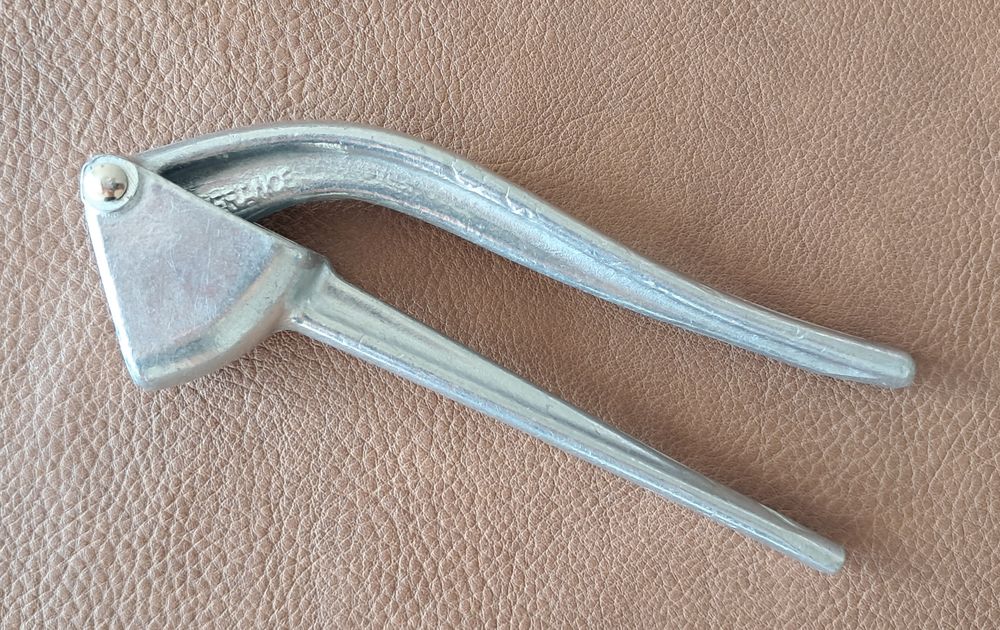 presse ail en m�tal inox 
longueur 14 cm
5 Carnon Plage (34)