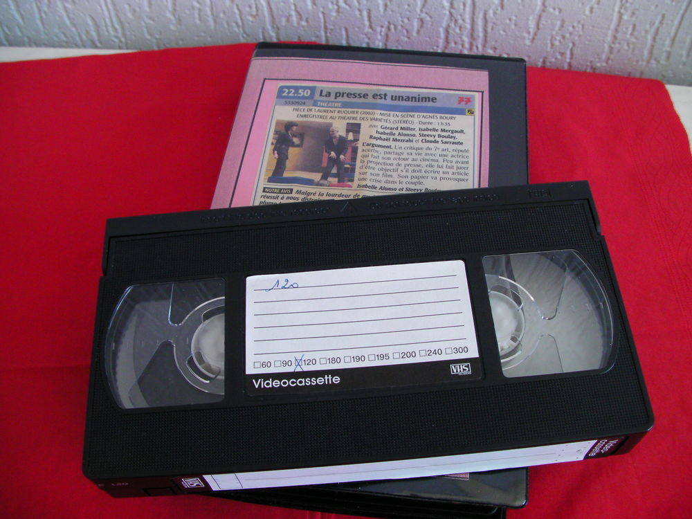 K7 VHS ou DVD LA PRESSE EST UNANIME The�tre L.RUQUIER 3 Saint-Etienne (42)