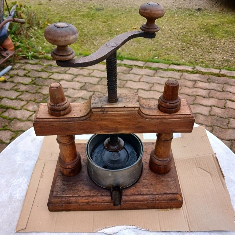 pressoir ancien fer & bois 123 Vendeuvre-du-Poitou (86)