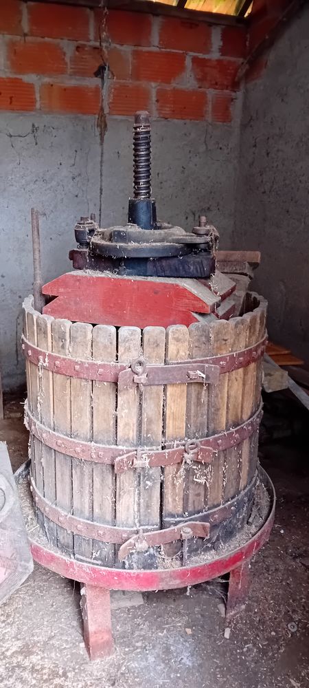 Pressoir occasion assez bon �tat 100 Pierrefitte-sur-Loire (03)