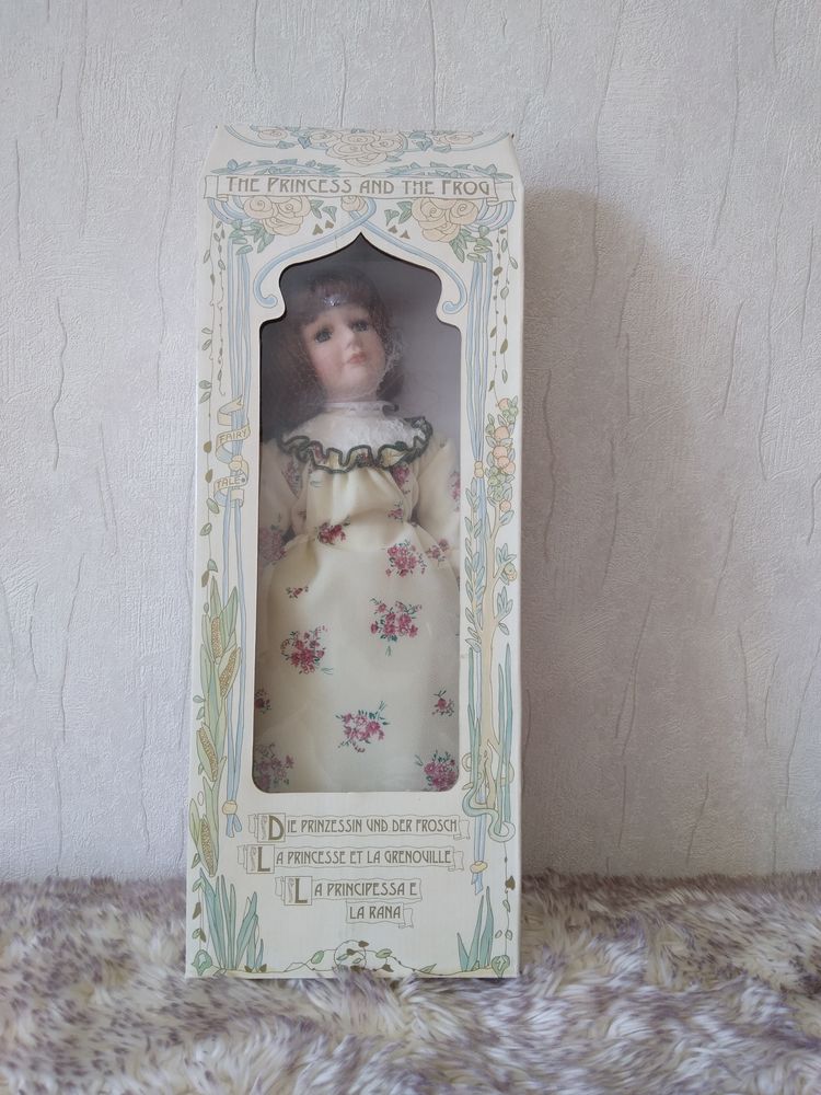 La princesse et la Grenouille - Poup�e de porcelaine 20 Plougonven (29)