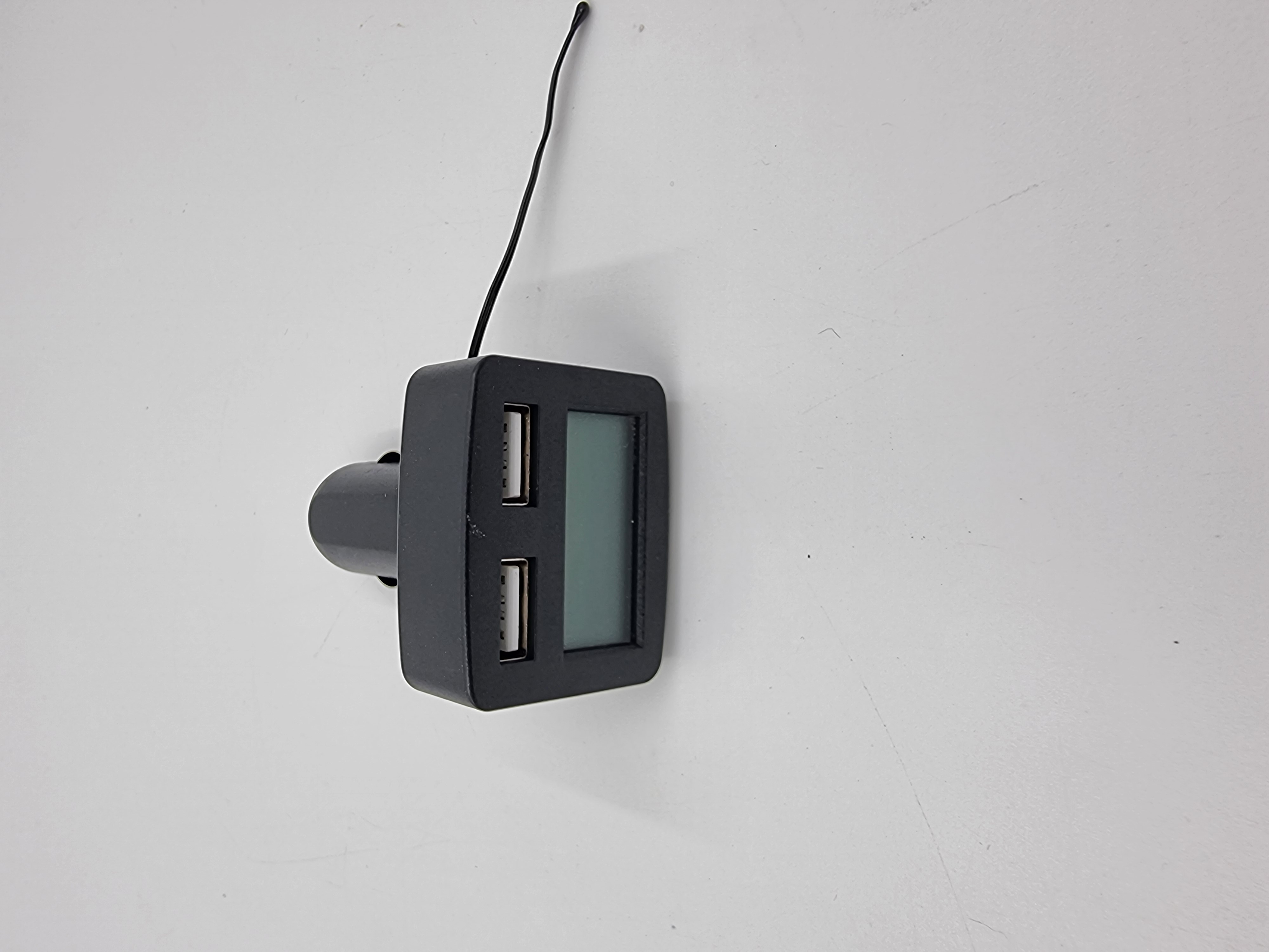 Prise allume cigare USB avec �cran digital 1 Vulbens (74)