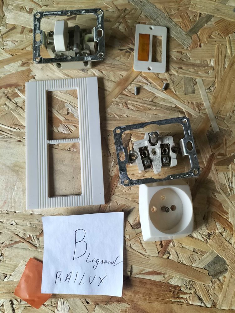 prise et bouton railux 10 Beauvoir (50)