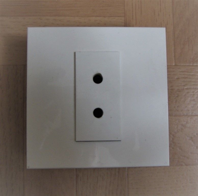 Prise �lectrique � encastrer Legrand 3 Balma (31)