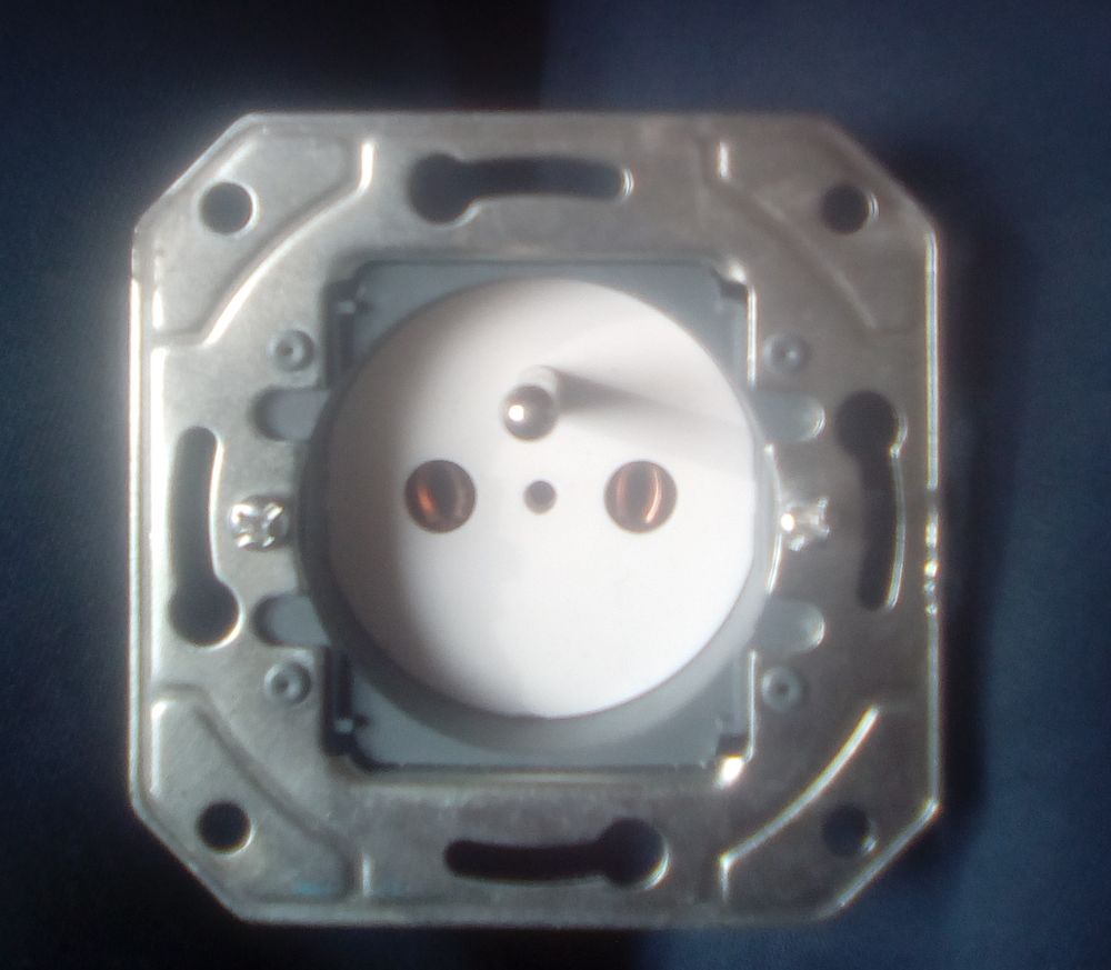 prise �lectrique 2+T - 16A - 250 V 3 Beauchamp (95)