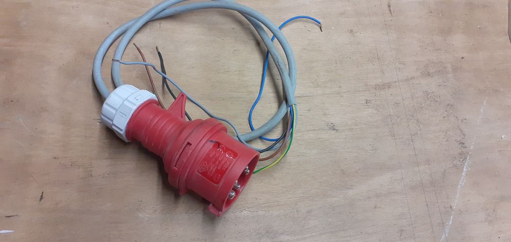 PRISE 380 inverseur 35 Le Breuil (71)