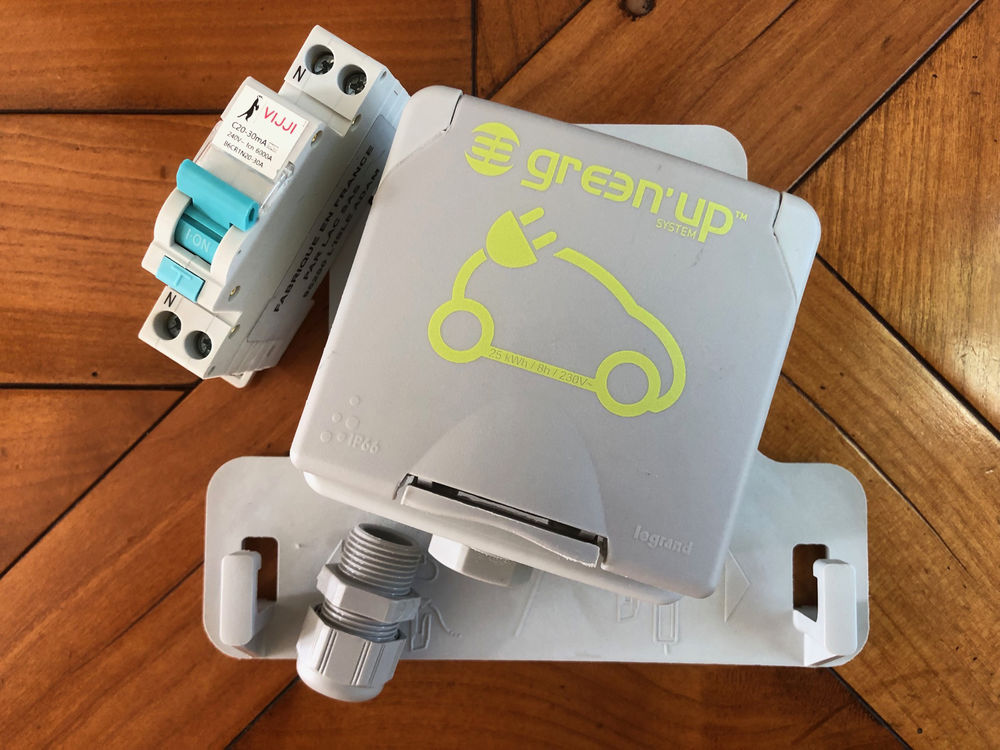 Prise Legrand Green-Up pour v�hicule hybride 50 Gif-sur-Yvette (91)