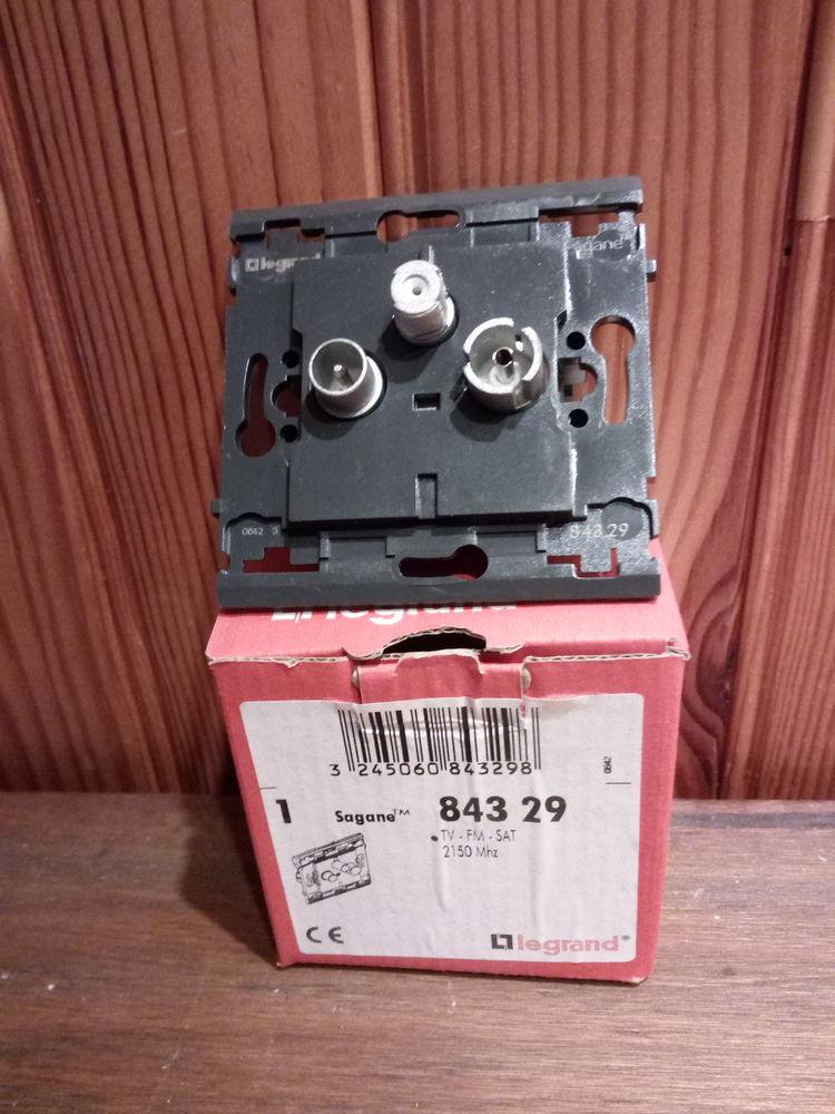 Prise Legrand sagane  TV-FM-SAT 8 R�ding (57)