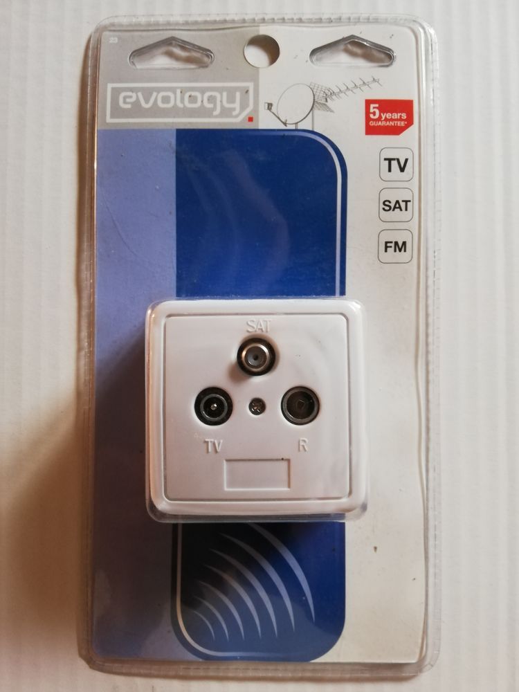 Prise murale EVOLOGY 10 Senill� (86)