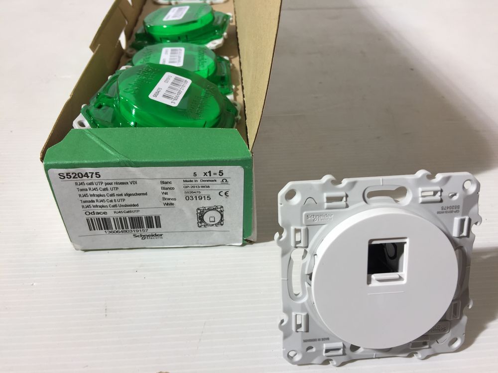 PRISE RJ45 BLANC - SCHNEIDER ELECTRIC - Type ODACE 4 Chartres (28)