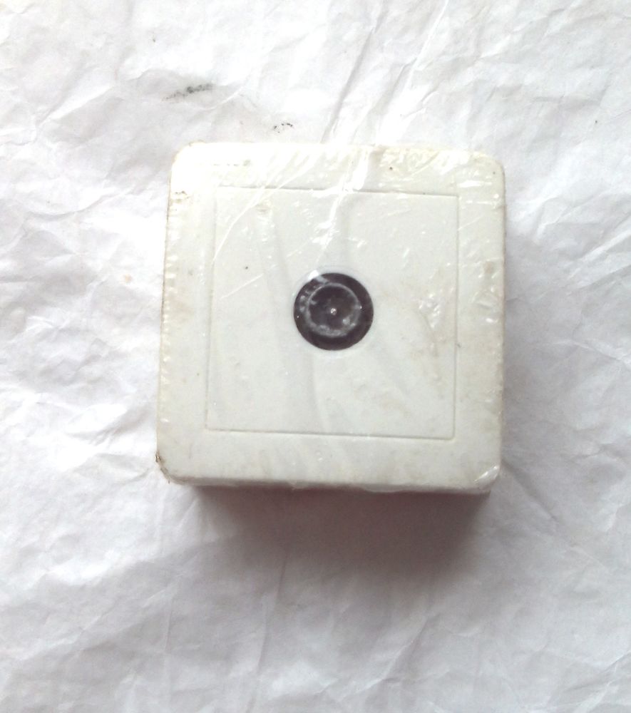 Prise TV simple en plastique blanc sous blister 3 Villeurbanne (69)