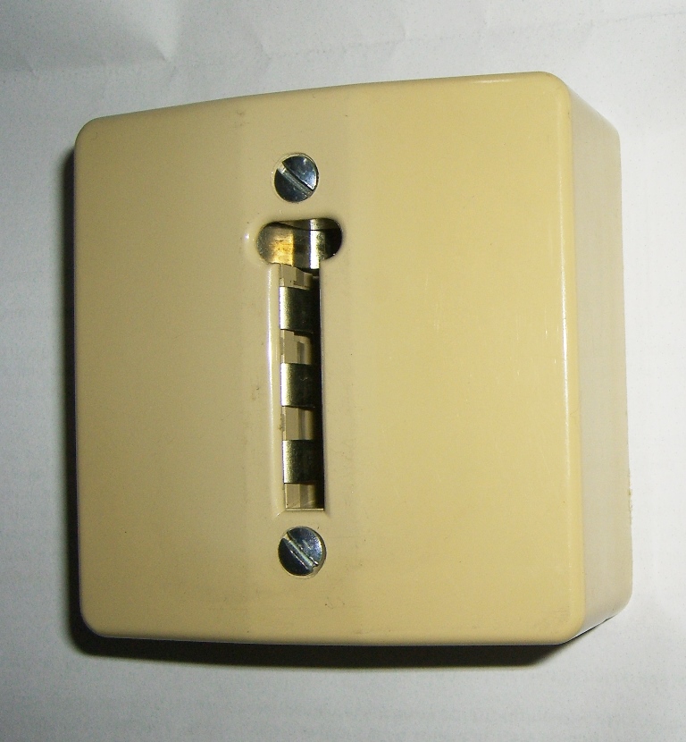 Prise t�l�phone femelle � poser en saillie 1 Balma (31)