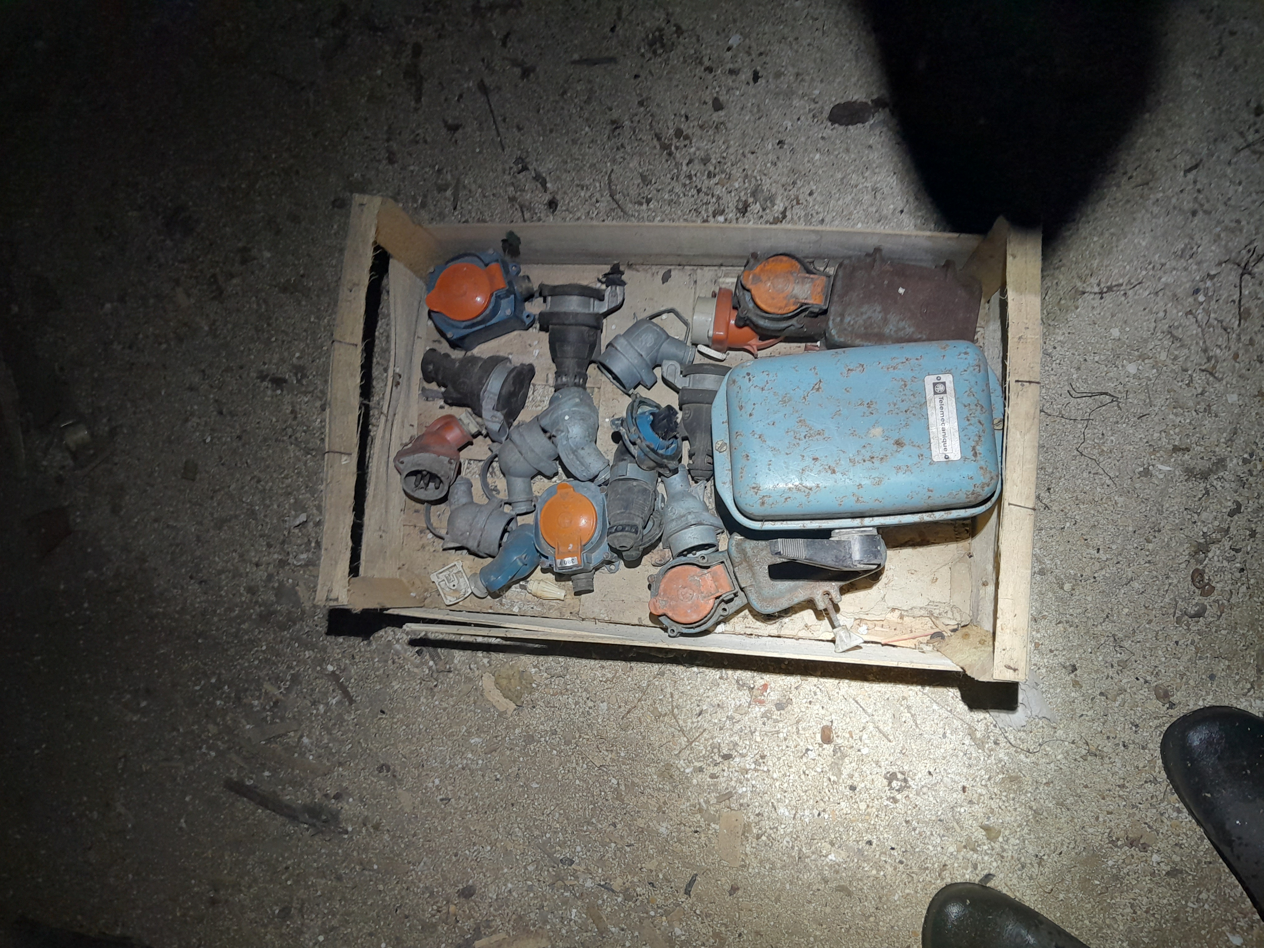 prises 380v 30 Berzy-le-Sec (02)