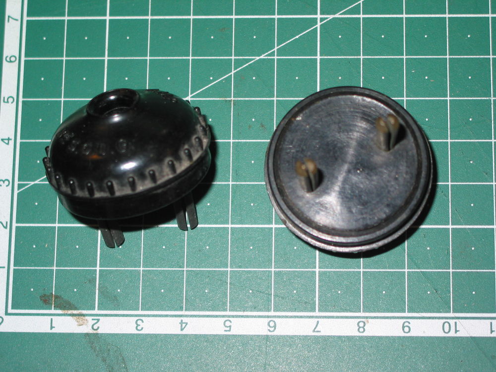 LOT DE 2 PRISES bak�lite vintage 1950 design industriel art 6 Marseille 13 (13)