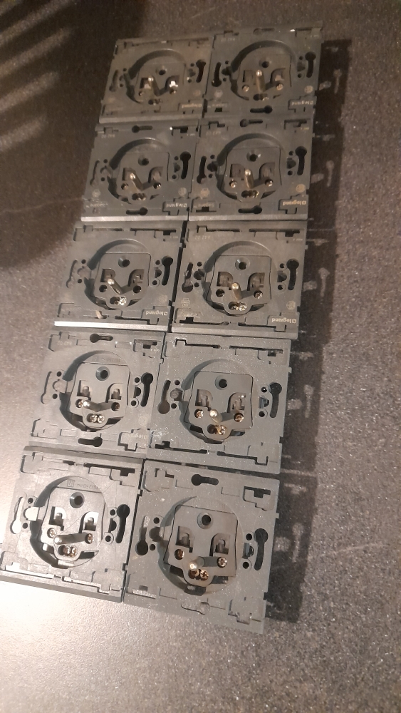 10 prises de courant legrand sagane 40 Ligug� (86)