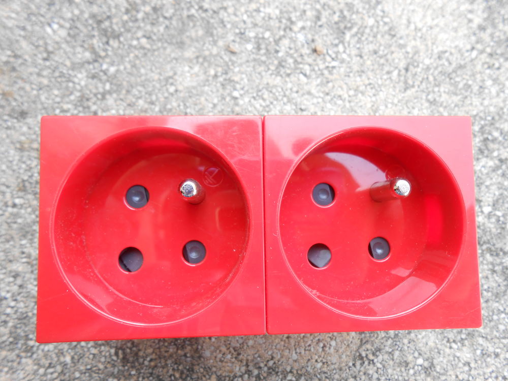 PRISES DOUBLES LEGRAND 77152 2P + T (85) 16 Vend�me (41)