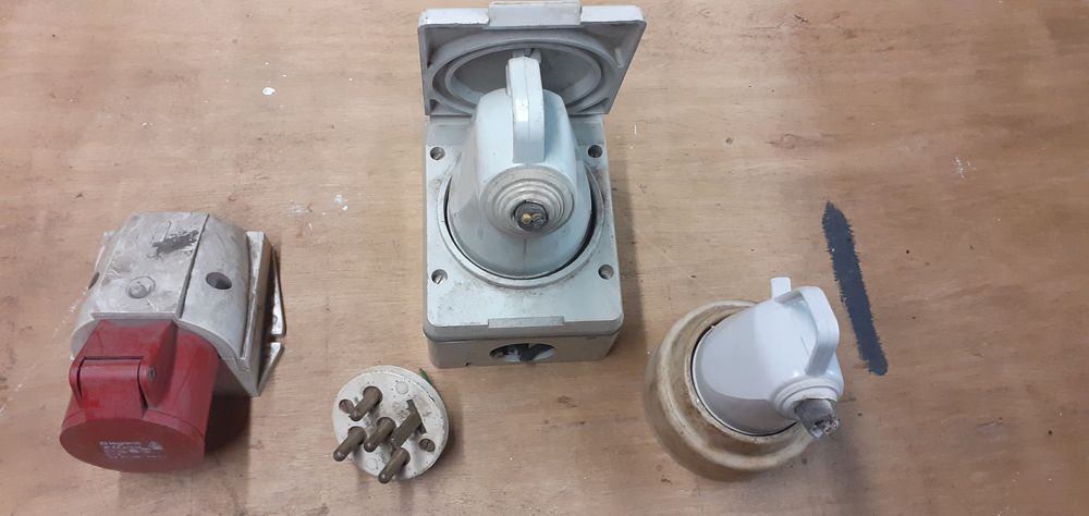 PRISES ET FICHES 380 0 Le Breuil (71)