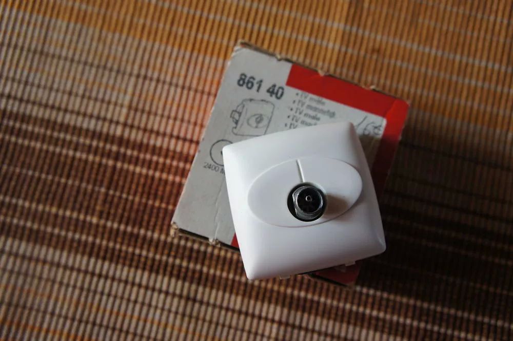 3 PRISES TV MALE LEGRAND
5 Chaumont (52)