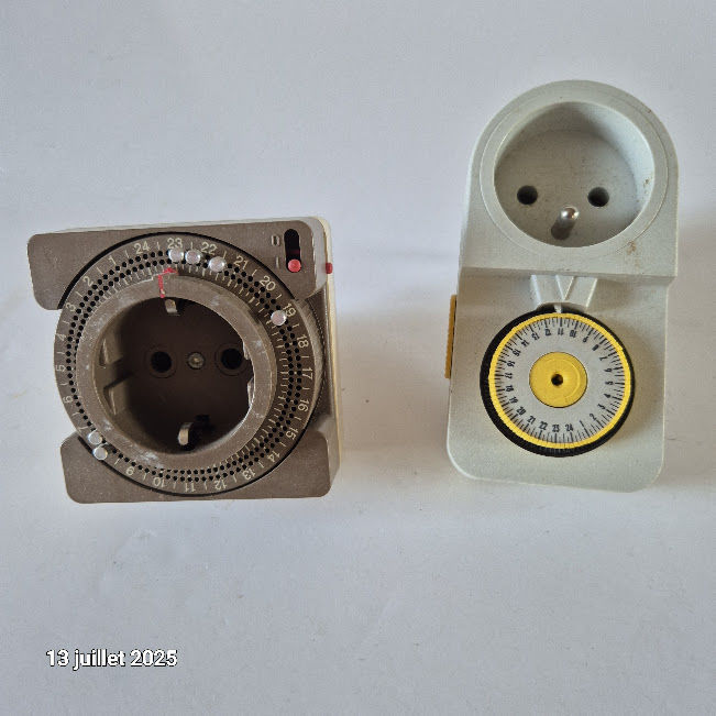 Lot de 2 prises programmateurs ou minuteurs, d'origine Franc 5 Saumur (49)