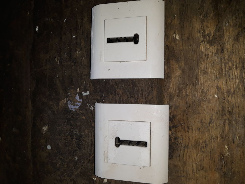 prises de t�l�phone 4 Beauquesne (80)