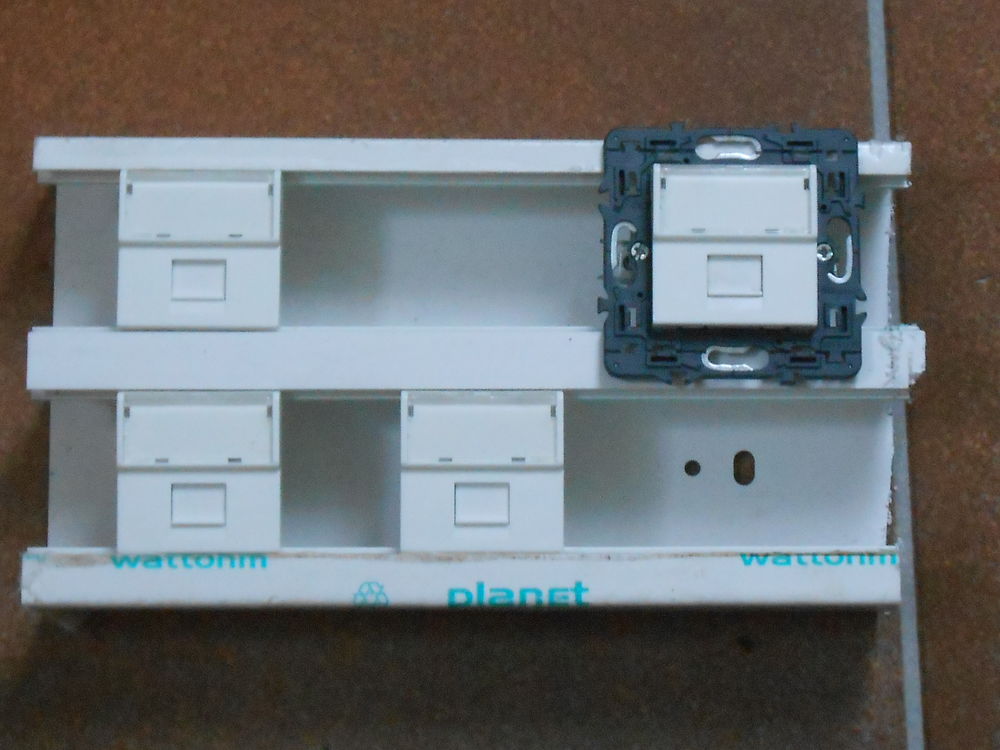 PRISES RJ 45  (8) 5 Vend�me (41)