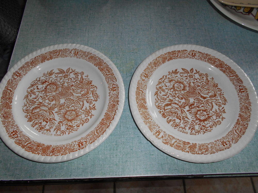 prix baiss�,7 � deux assiettes dessert  CODEC UNA. 7 Grospierres (07)