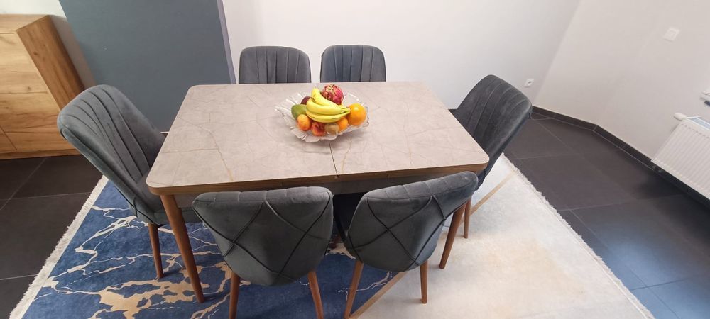 Prix choc �'��'� La nouvelle table �  manger extensible avec 6 chaises seulement �  350 euros !!! Les dimensions de la table sont 350 Charvieu-Chavagneux (38)