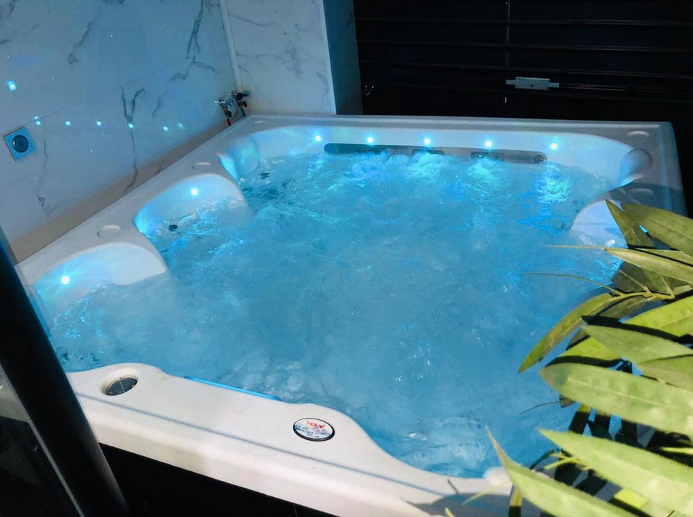 Spa professionnel 5/6 places 3200 Paris 11 (75)