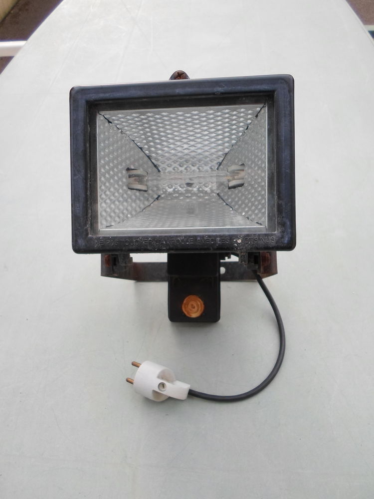 projecteur 220V / 200watts 4 Goincourt (60)