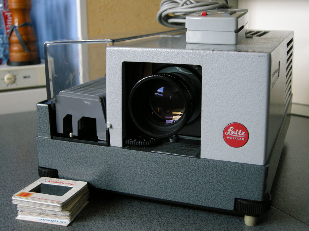 Projecteur diapos LEITZ Pradovit color 90 �pinay-sur-Seine (93)