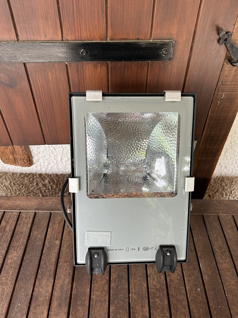 Projecteur  Ext�rieur Gris M�tallique 40 Casteljaloux (47)