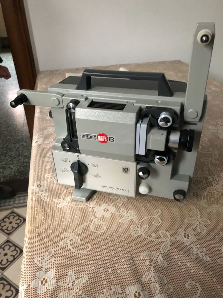 PROJECTEUR FILM 8MM 0 Trith-Saint-L�ger (59)