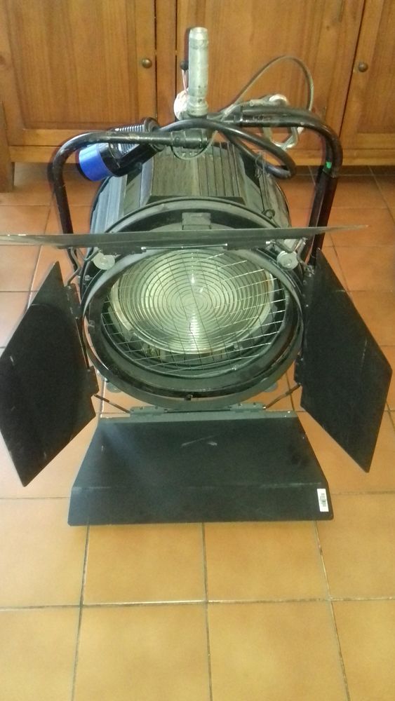 PROJECTEUR FRESNEL 5000W 5KW CINEMA 350 Castres (81)