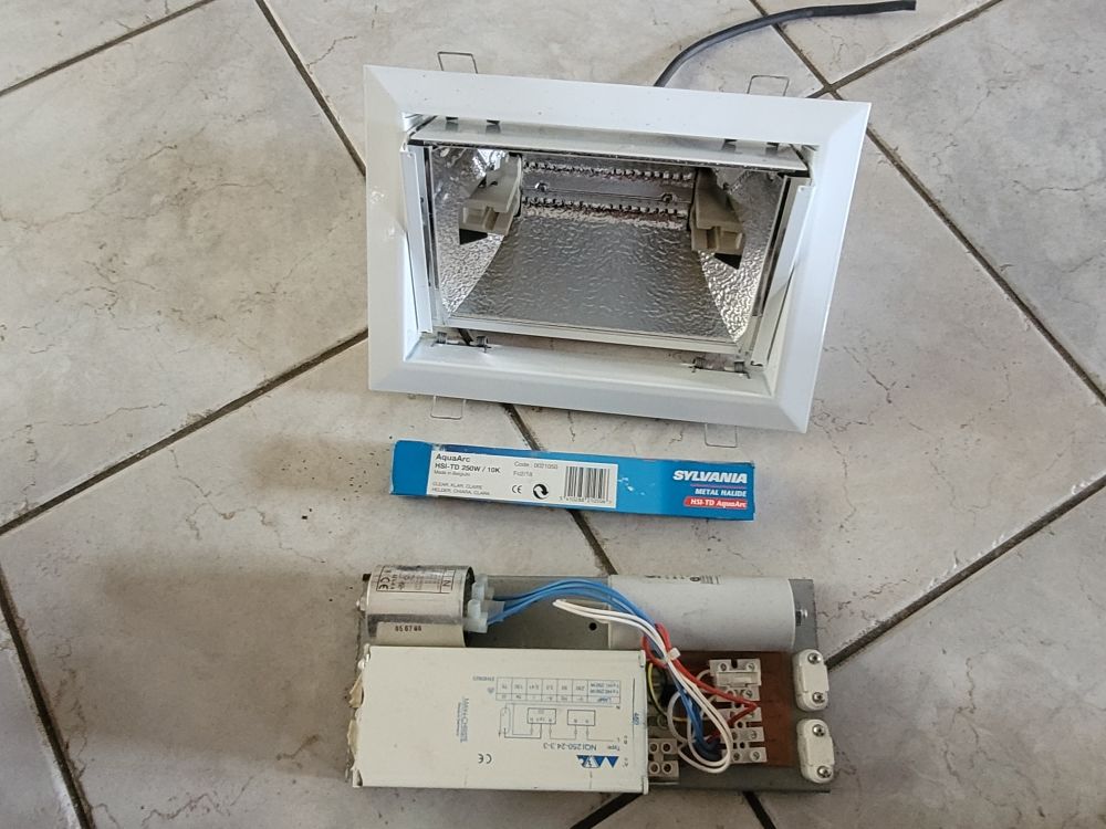 projecteur halog�ne pour aquarium de mer 300 Le Quesnoy (59)