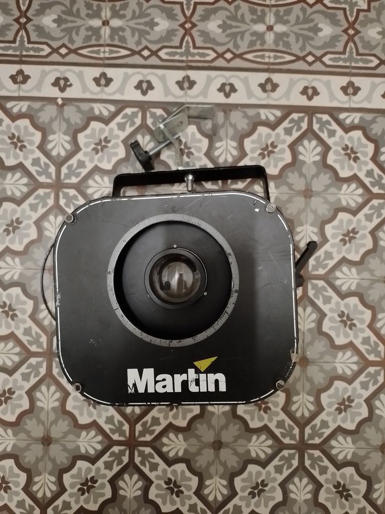 Projecteur de sc�ne Martin Robocolor 0 Fourges (27)