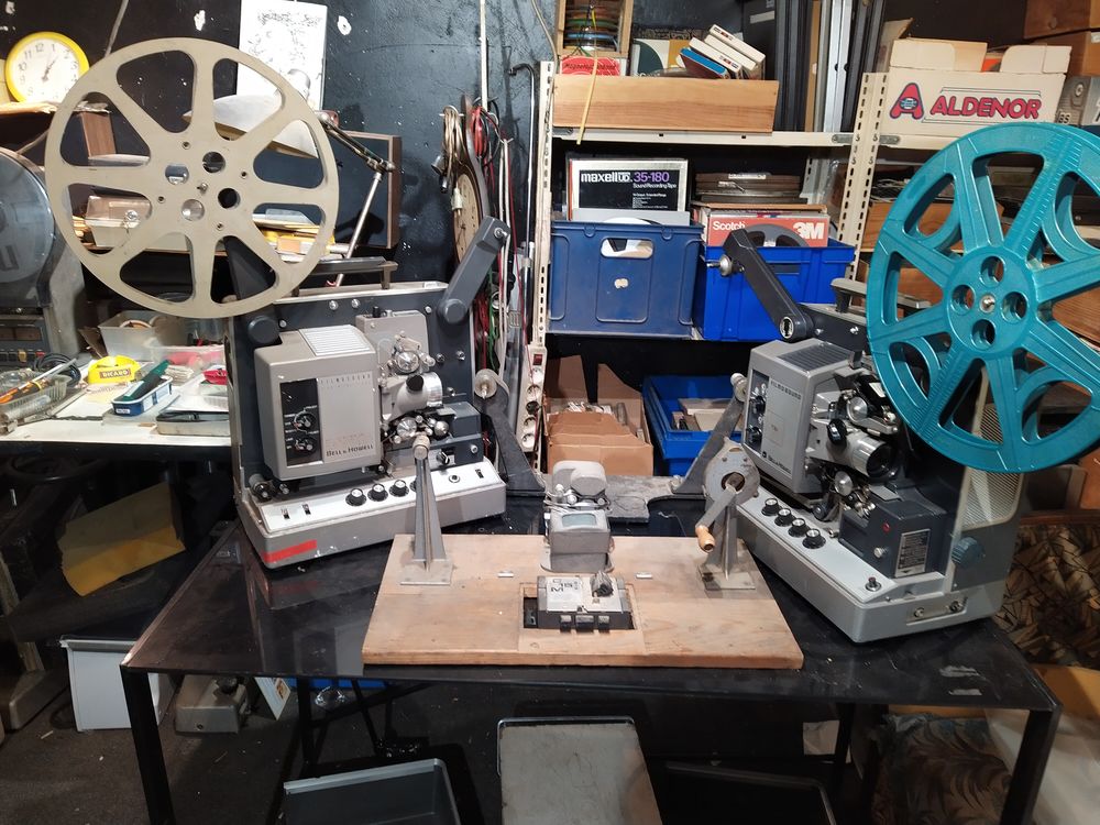 PROJECTEURS 16 m/m +ECRAN 250 Goyrans (31)