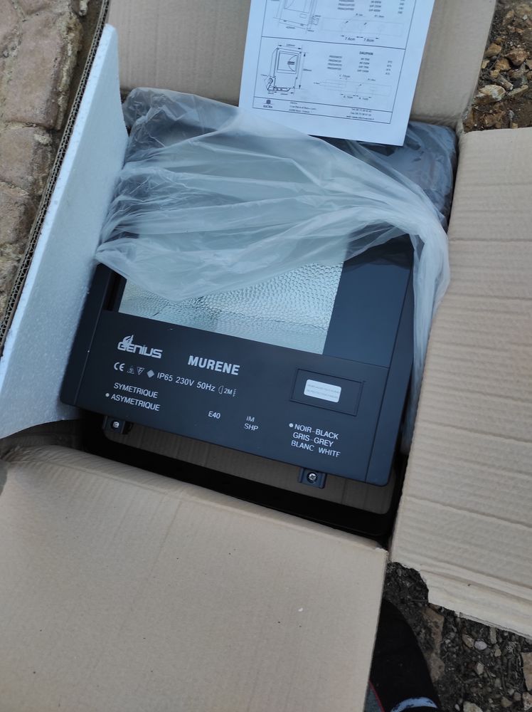 Projecteurs + 2 lampes 250 watts haut rendement 0 La Garde (83)