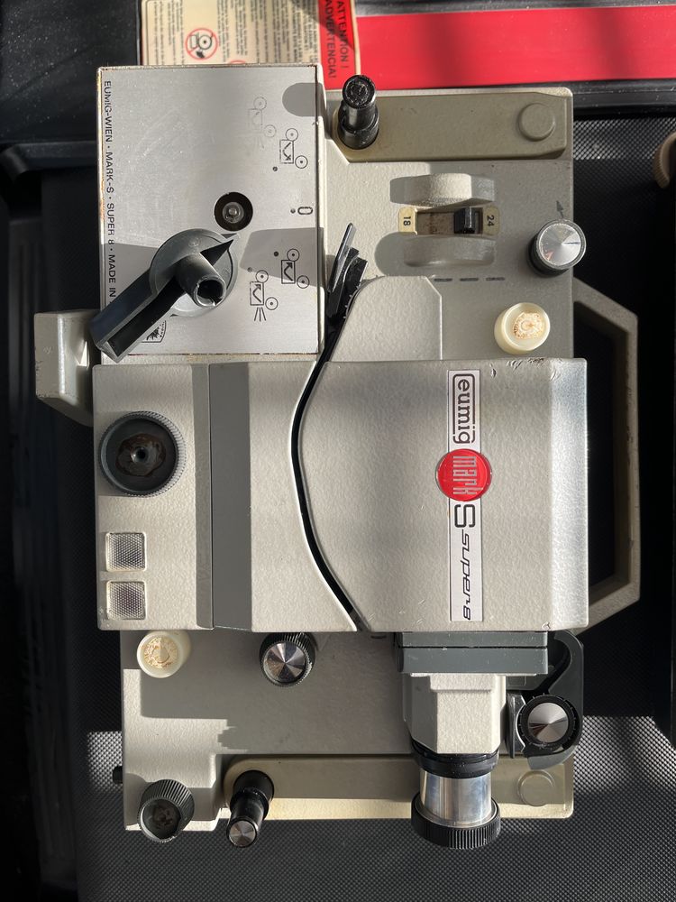 3 projecteurs 8mm 75 Paris 1 (75)