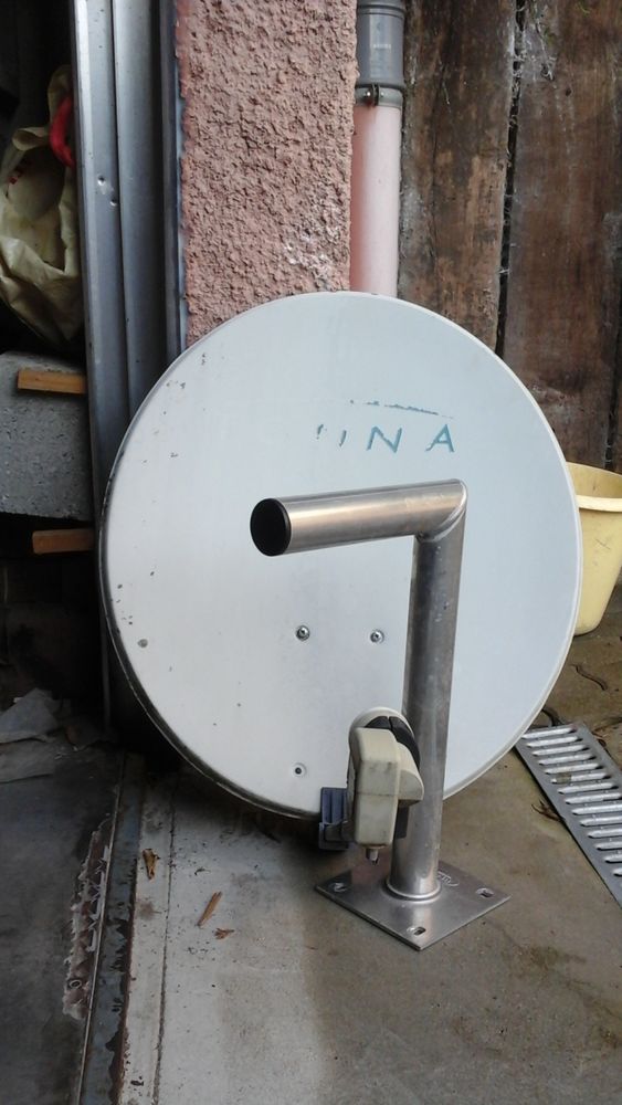Propose antenne parabolique et support mural 50 Still (67)