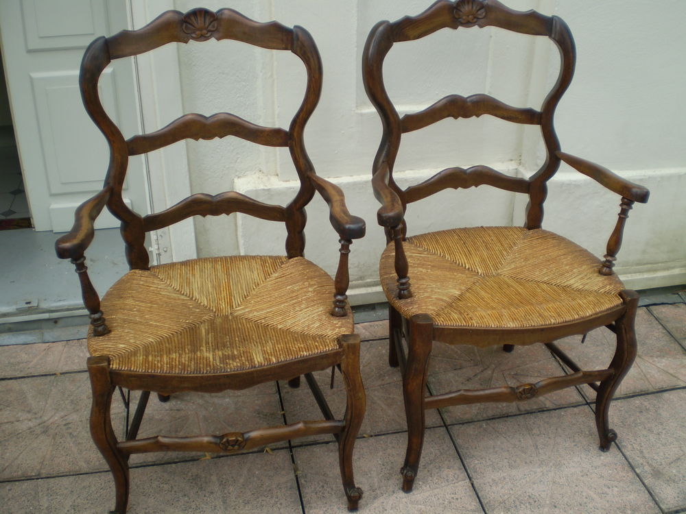 Propose 2 beaux fauteuils paillés, style Louis XV  70 Bachos (31)