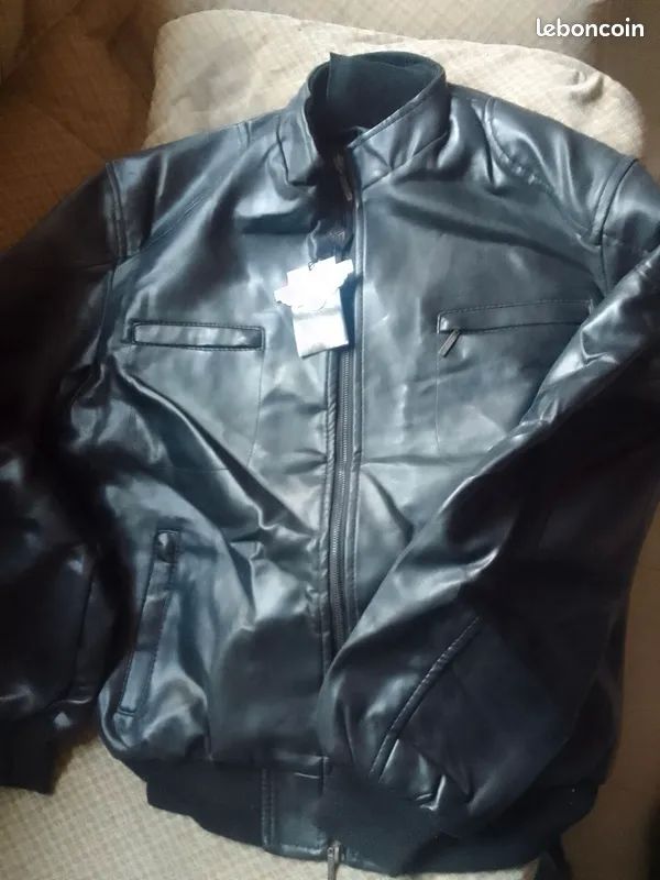 propose 2 blousons en cuir 0 Noisy-le-Sec (93)