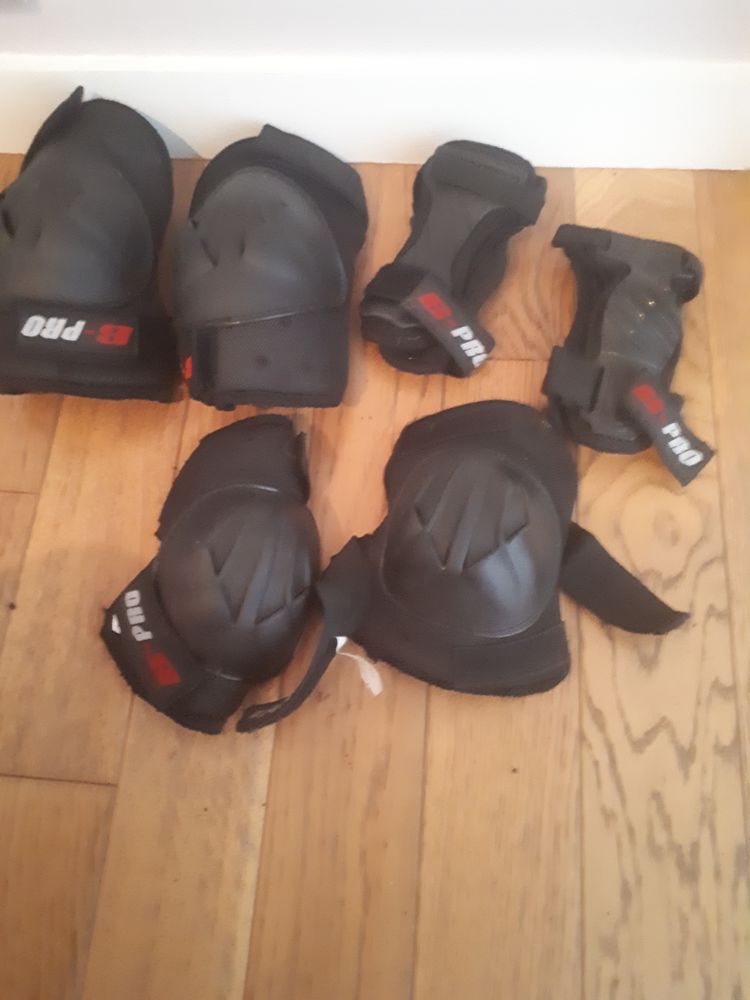 PROTECTION  pour   coude/genoux/poignet pour le roller 15 Nogent-sur-Marne (94)