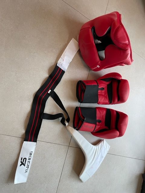 protections et gants de boxe enfant fille 10 N�mes (30)