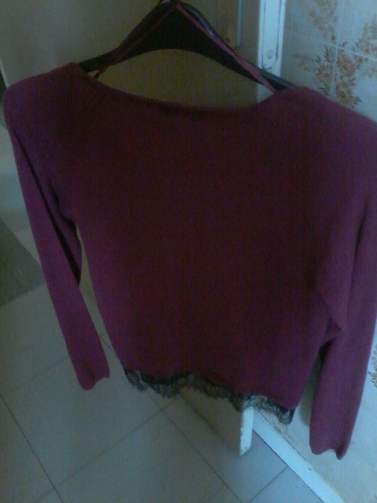 Pull v avec dentelle  neuf 10 Tourcoing (59)