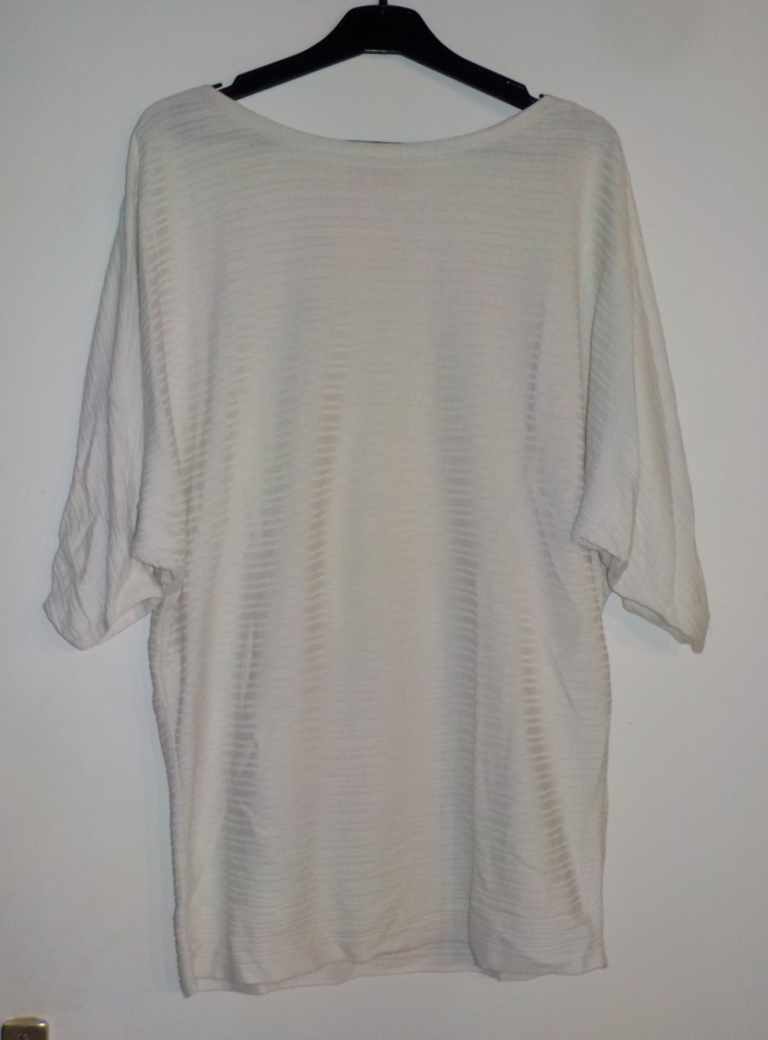 PULL BLANC MANCHES 3/4 CHAUVE-SOURIS TISSAIA T38/40
5 Bubry (56)